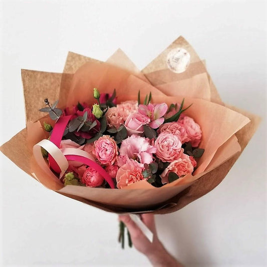 Kytice růží, eustom a alstromerií - Freja Květinářství