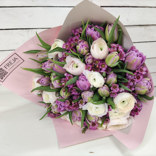 Jarní kytice s ranunkulusy - Freja Květinářství