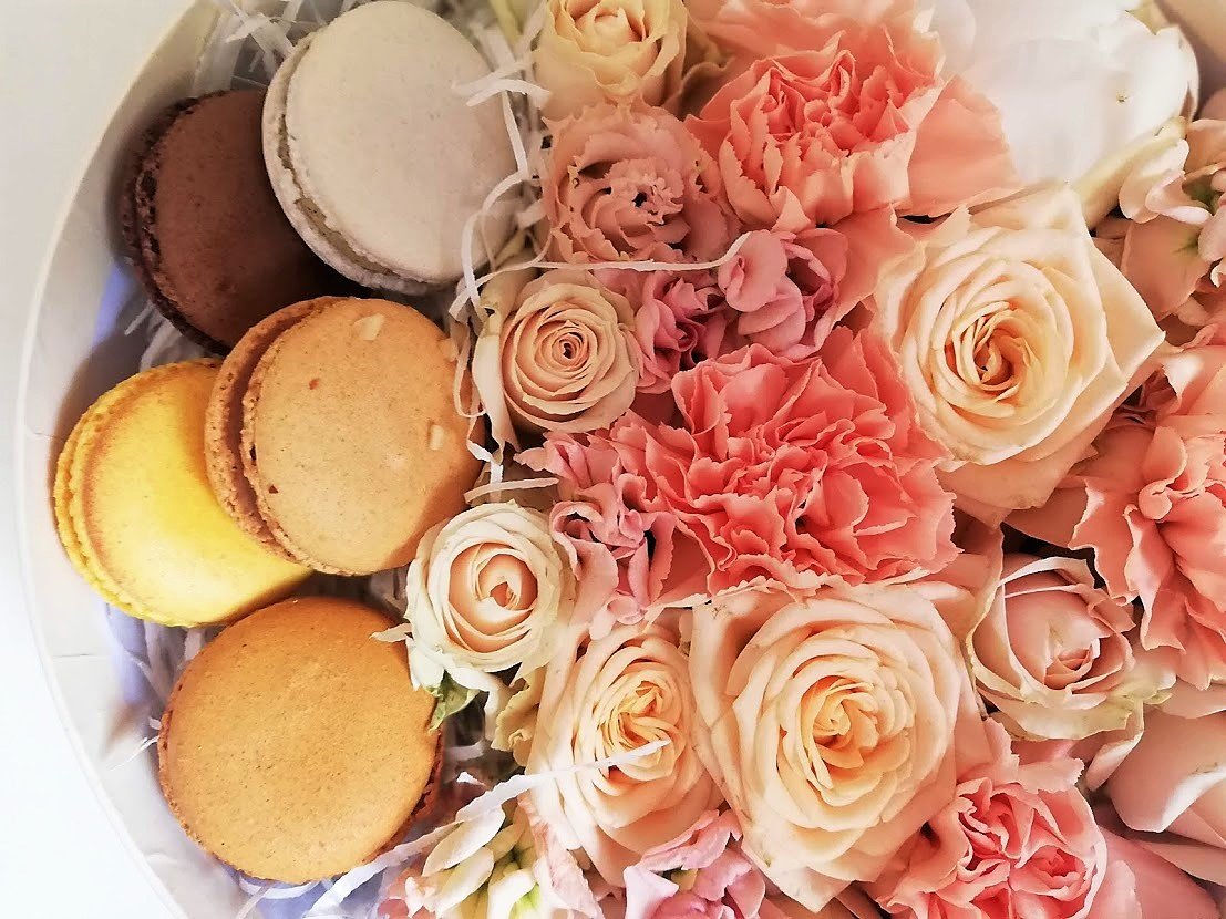 Květiny a makronky #6 - Freja Květinářství