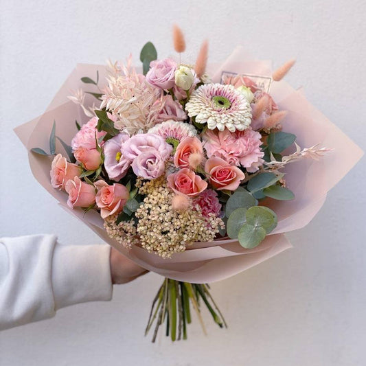 Kytice růžovo - meruňková - Freja Květinářství