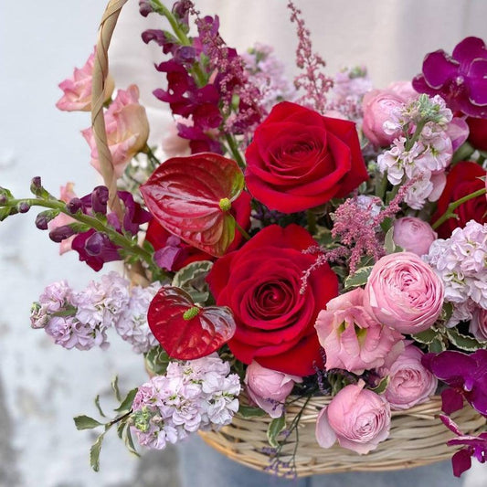 Květinový košík "Vášeň" - Freja Květinářství
