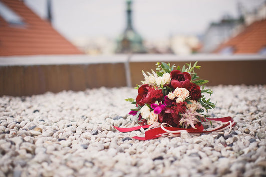 Svatební kytice bordo - Freja Květinářství