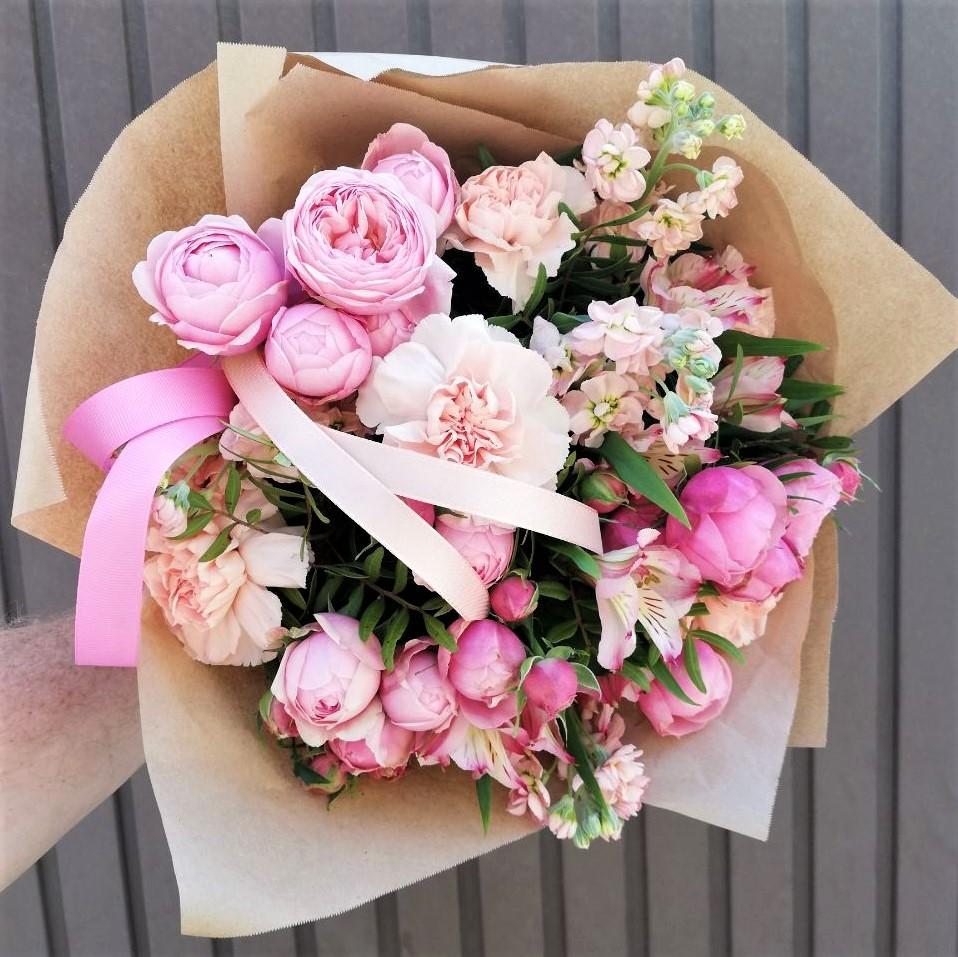 Kytice meruňkovo růžová - Freja Květinářství