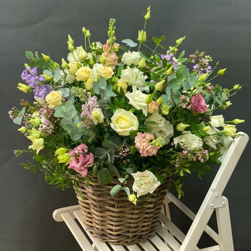 Košík plný květin - Freja Květinářství