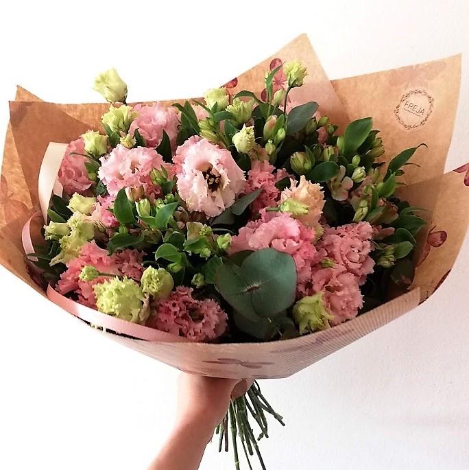 Kytice eustom a alstromerií - Freja Květinářství