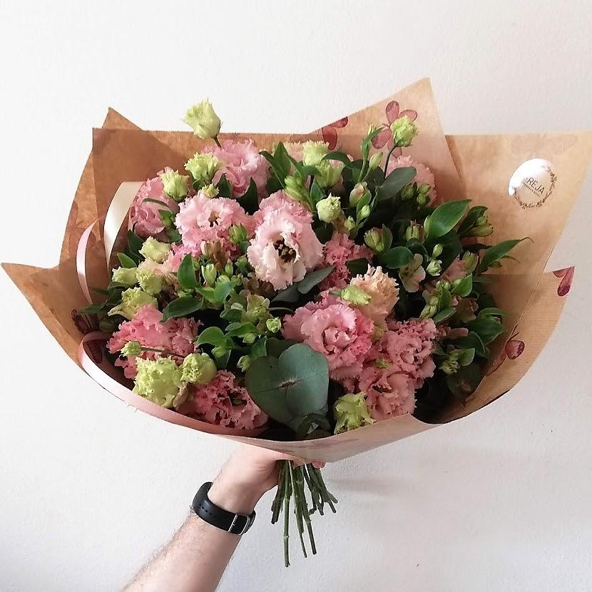 Kytice eustom a alstromerií - Freja Květinářství