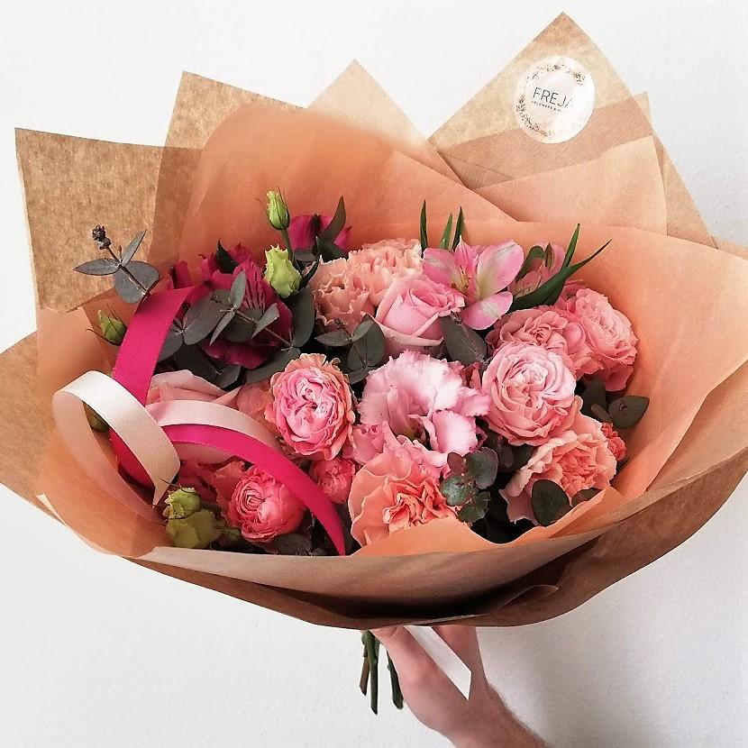 Kytice růží, eustom a alstromerií - Freja Květinářství