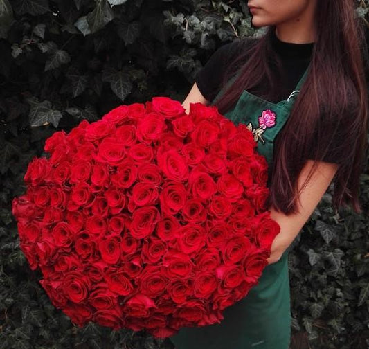 Kytice 101 červených růží - Freja Květinářství
