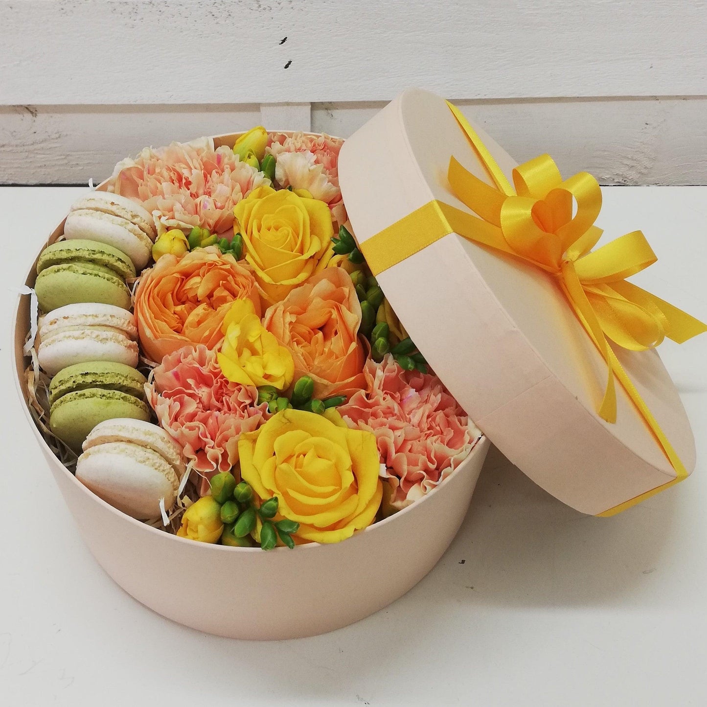 Kulatá krabička "Jaro" - Freja Květinářství