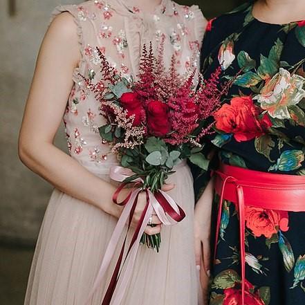Svatební kytice z růží a astilbe - Freja Květinářství
