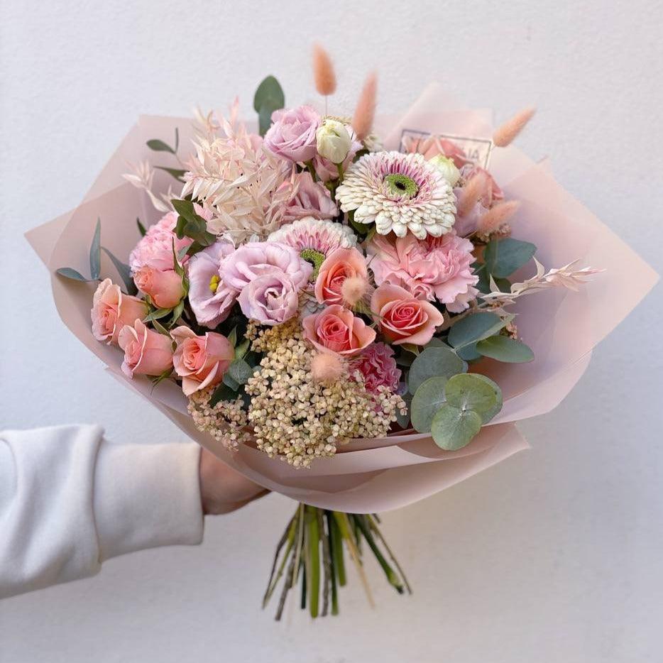 Kytice růžovo - meruňková - Freja Květinářství