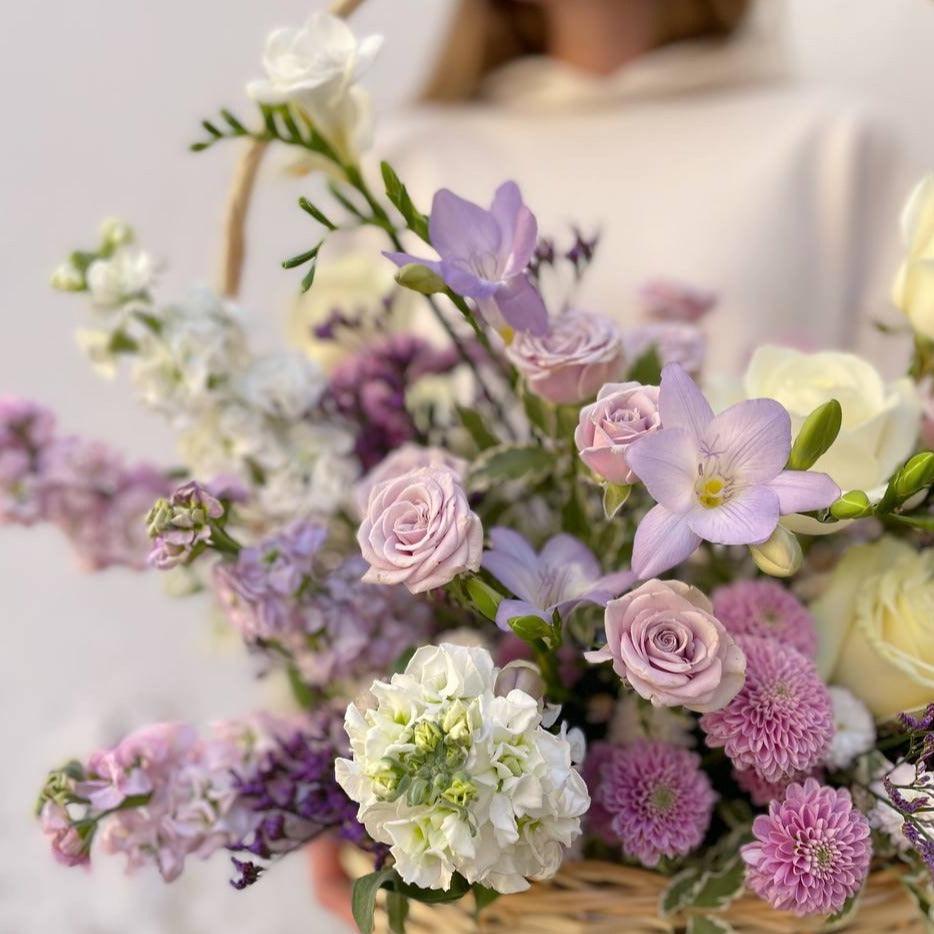 Květinový košík "Levandule" - Freja Květinářství