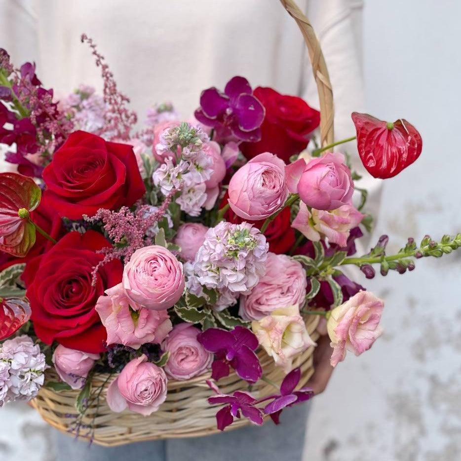 Květinový košík "Vášeň" - Freja Květinářství