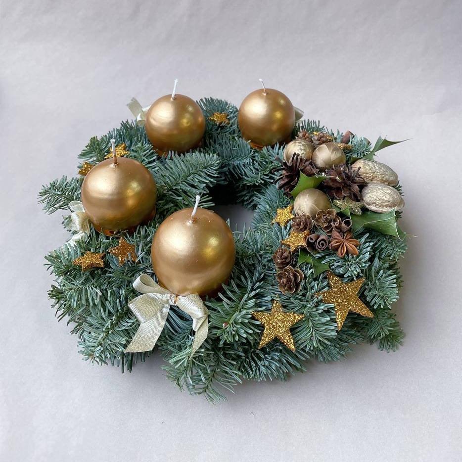 Adventní věnec zlatý - Freja Květinářství