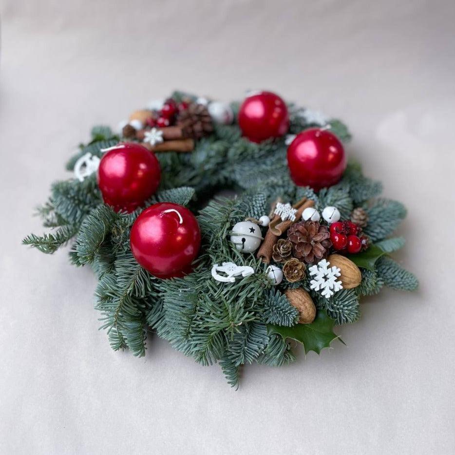 Adventní věnec červený - Freja Květinářství