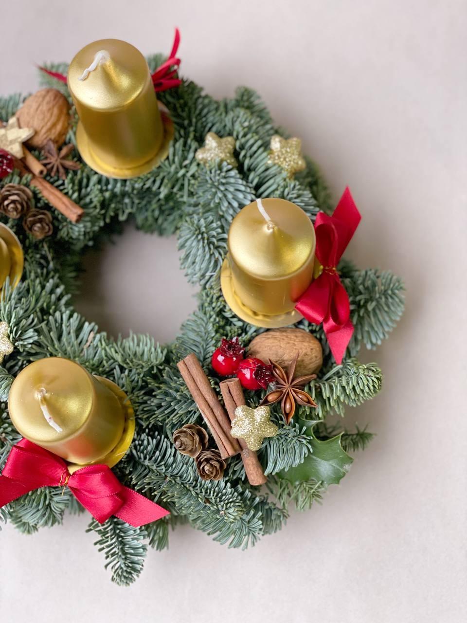 Adventní věnec zlatý - Freja Květinářství