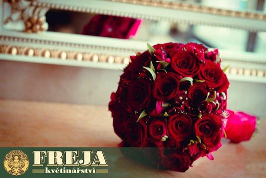 Svatební kytice z růží a alstromerií - Freja Květinářství