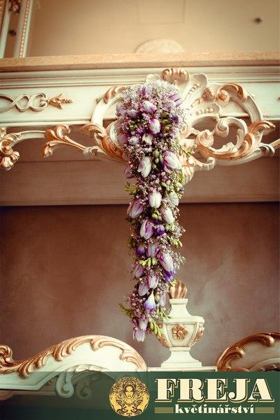 Převislá svatební kytice z tulipánů - Freja Květinářství